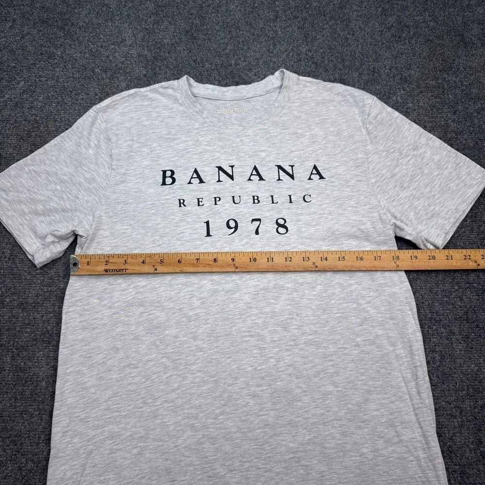 Banana Republic T Shirt Mens Size Medium Light Gray Premium Wash Crew‎ Tee